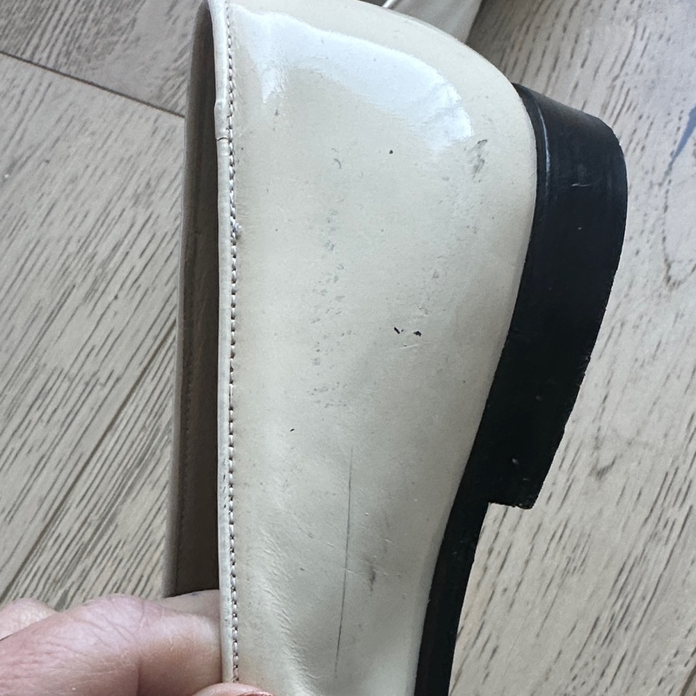 Gucci Women's Off-White Loafers with Silver horsebit Accent - Picture 6 of 8